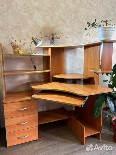 Компьютерный стол