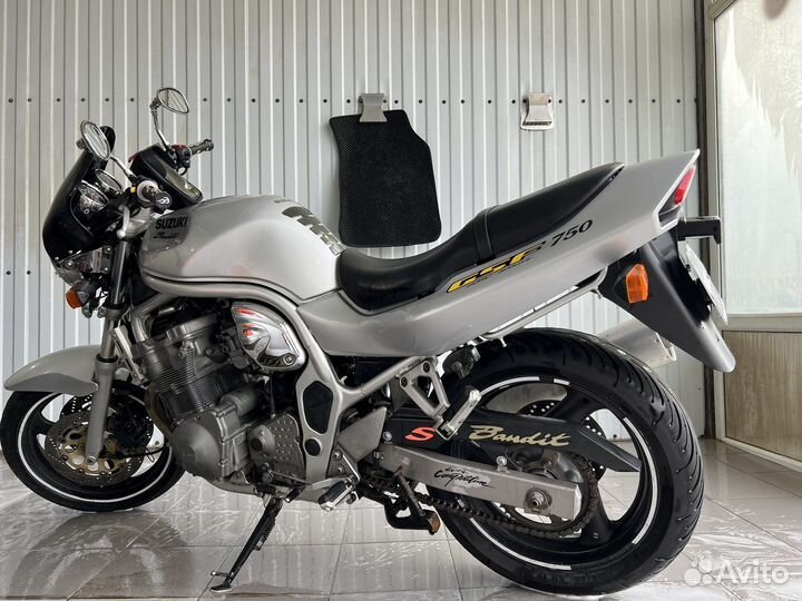 Suzuki GSF750 bandit