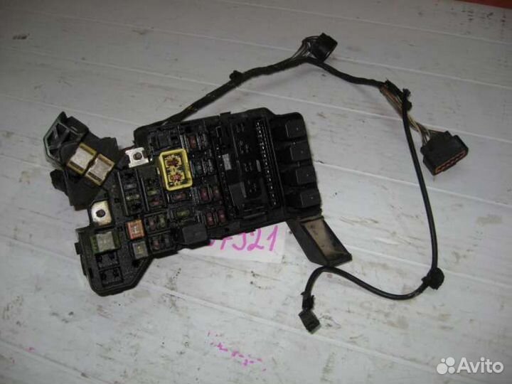 Блок предохранителей Mitsubishi Pajero/Montero III