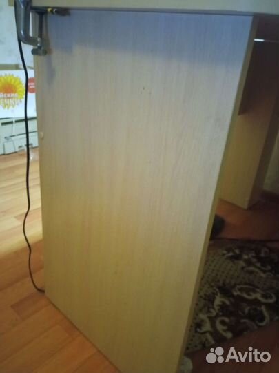 Угловой письменный стол