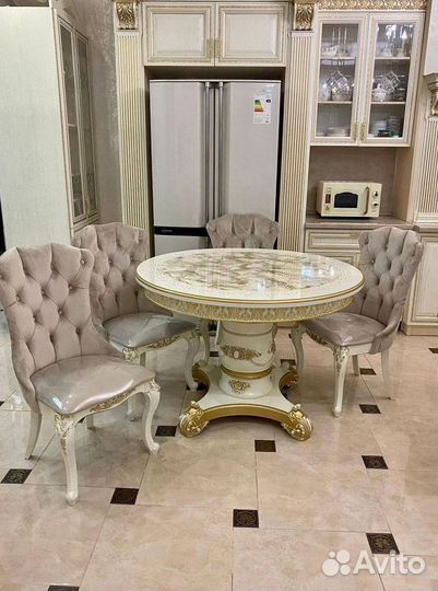 Столы и стулья. Комплект