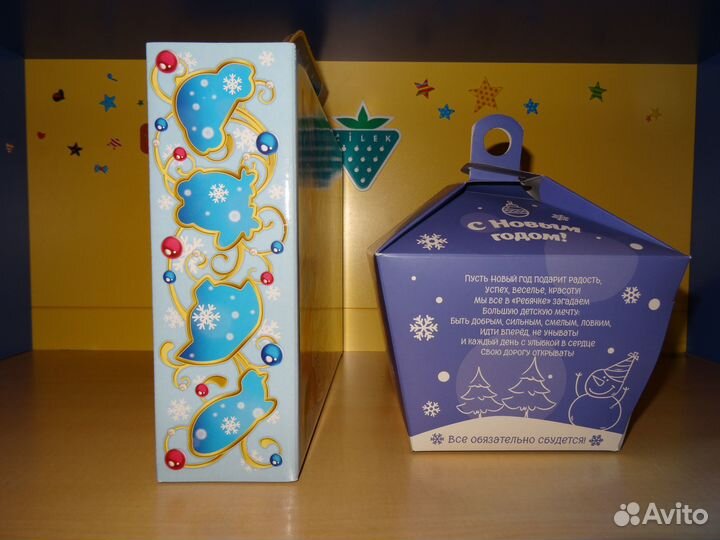 Игрушки на елку, коробки для подарков, подушка