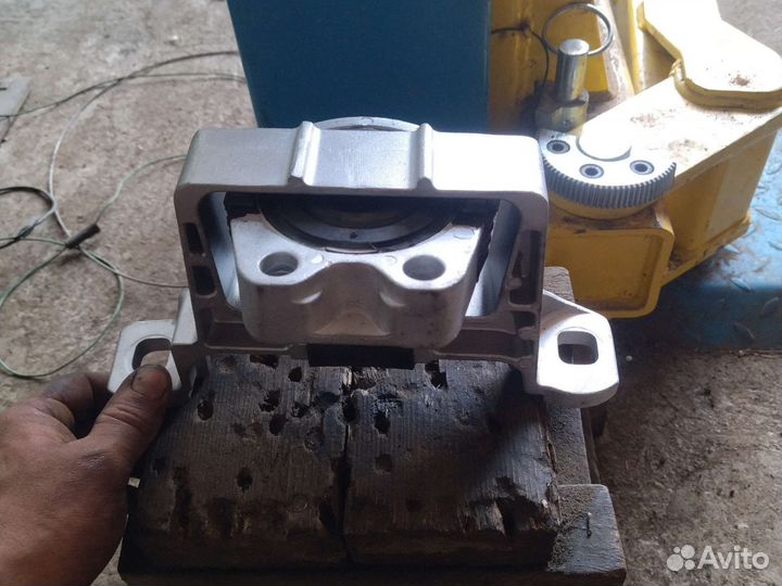 Опора двигателя ford focus 2