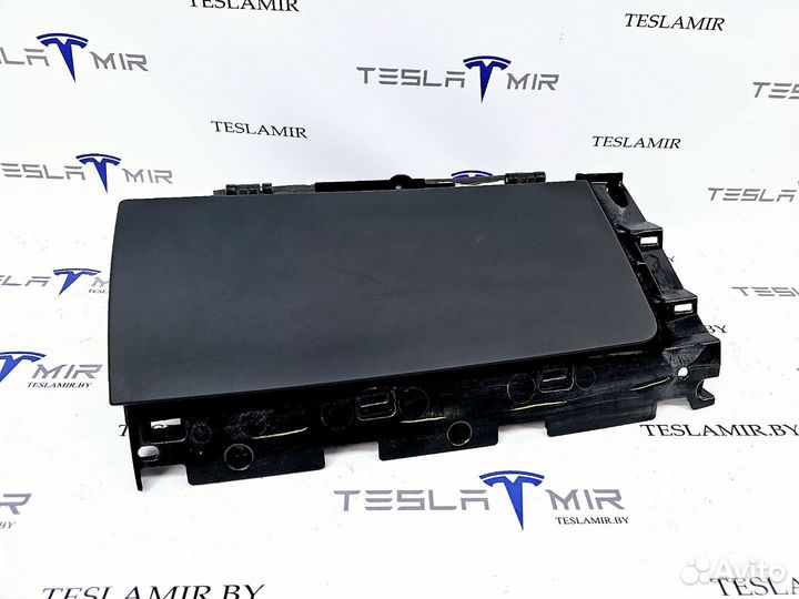 Бардачок Tesla Model S рест. 2017 1002299-00