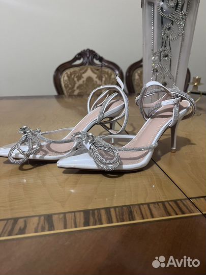 Босоножки новые