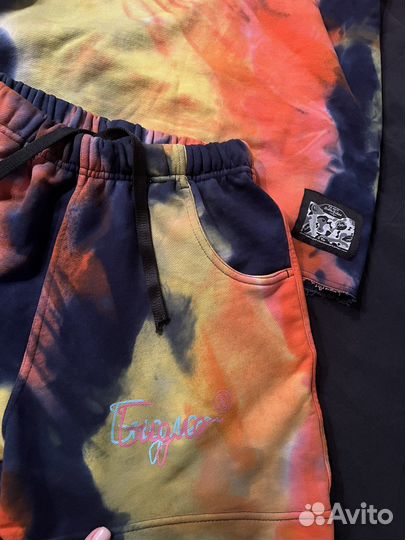 Спортивный костюм