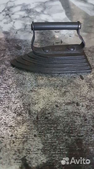 Утюг старинный