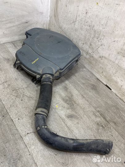 Корпус воздушного фильтра Renault Logan