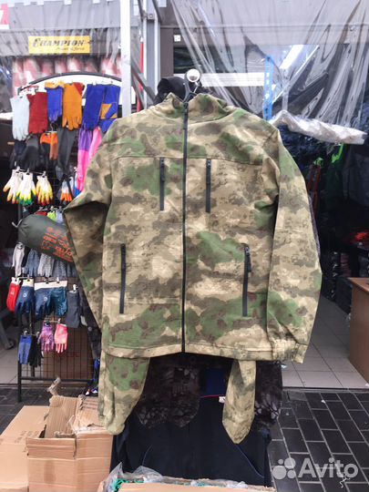 Костюм по цвету мох