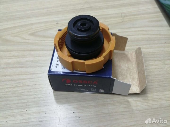 Крышка расширительного бачка Opel Astra H Zafira B