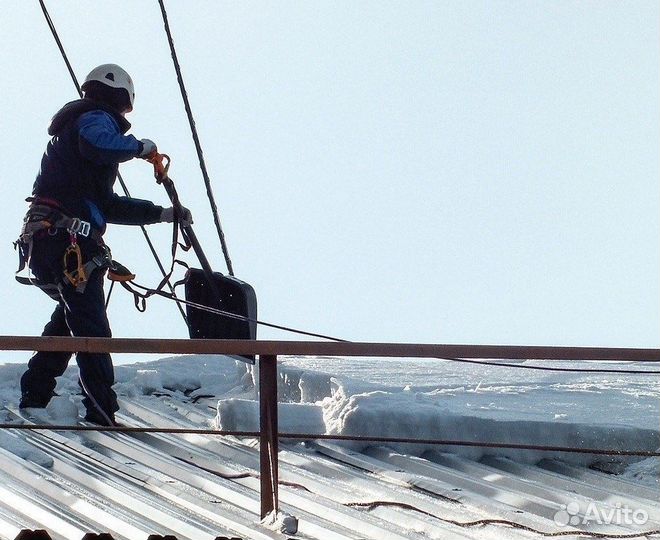 Уборка снега и наледи с крыш. Пром. альпинисты