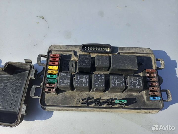 Монтажный блок ваз 2115