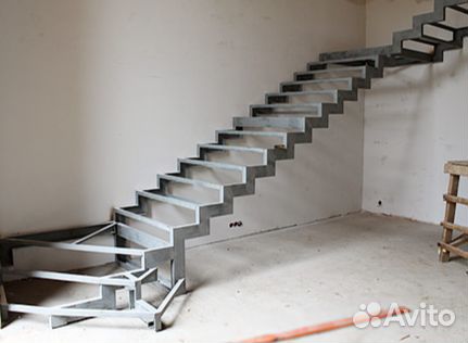 Лестница на металлокаркасе зиг-заг