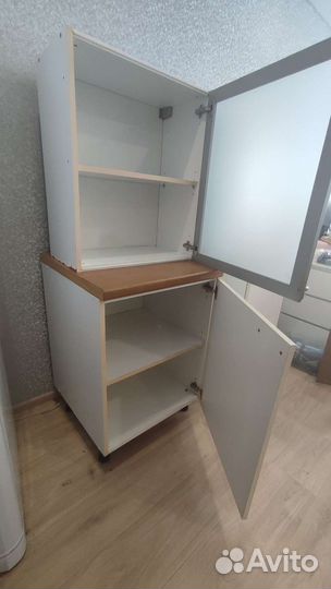 Кухонный гарнитур с встроенной вытяжкой