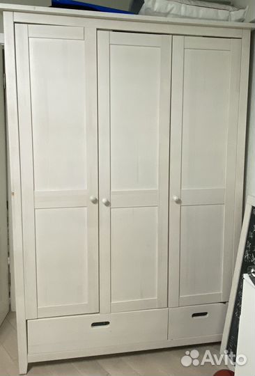 Шкаф распашной трехдверный б/у
