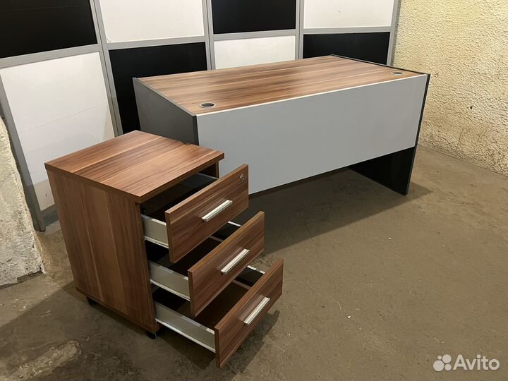 Стол офисный с тумбой