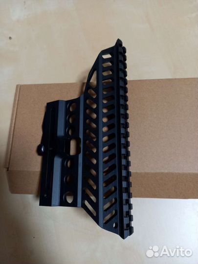 Кронштейн боковой