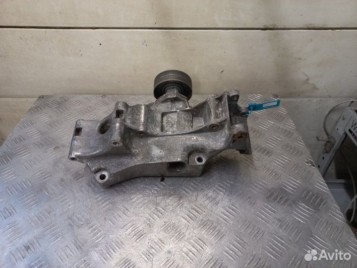 Кронштейн генератора Volkswagen Bora 1.4 - 1.6 16V