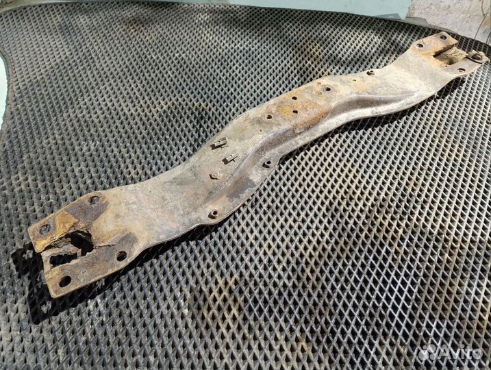 Балка передняя Мицубиси паджеро 2