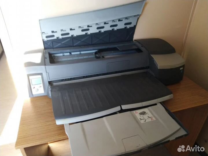 Цветной широкоформатный принтер HP 130 на запчасти