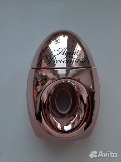 Пустые флаконы от духов и остатки парфюма