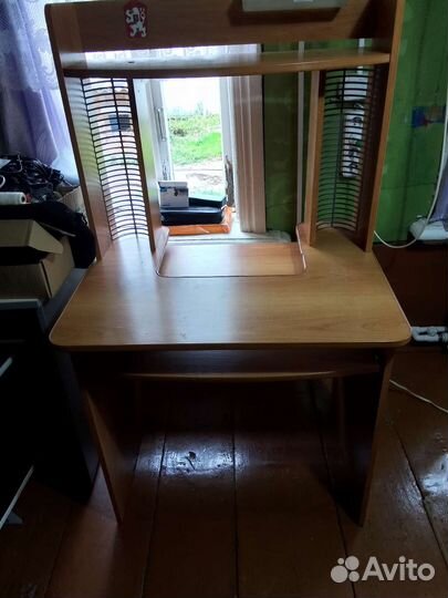 Компьютерный стол