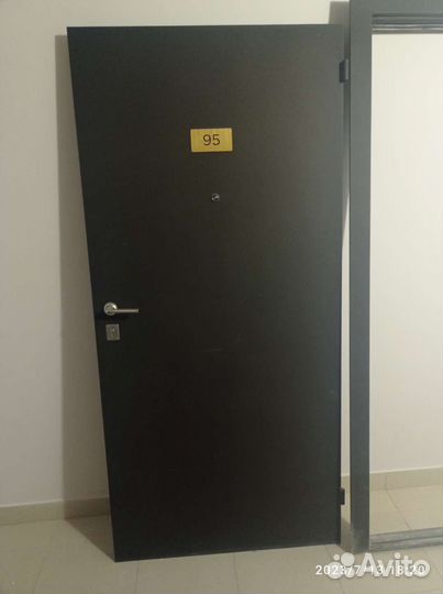 Дверь входная металлическая от застройщика