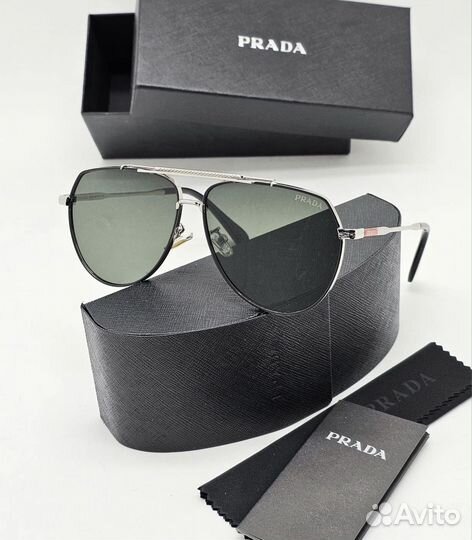 Солнцезащитные очки Prada