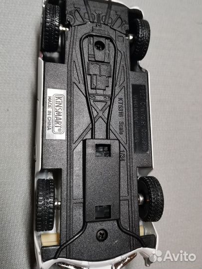 Машинка Kinsmart BMW i8