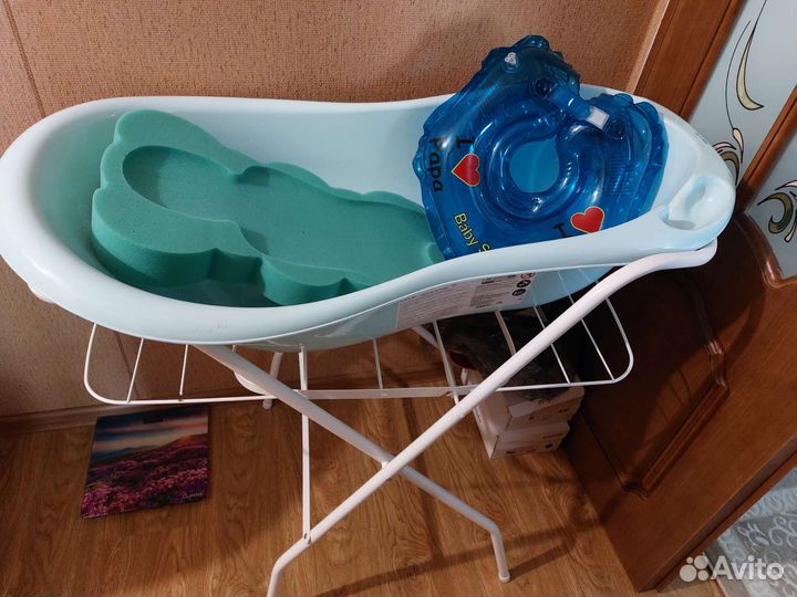 Детская ванночка для купания с подставкой