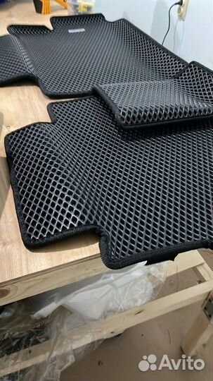 Раскройщик, помощник, установщик