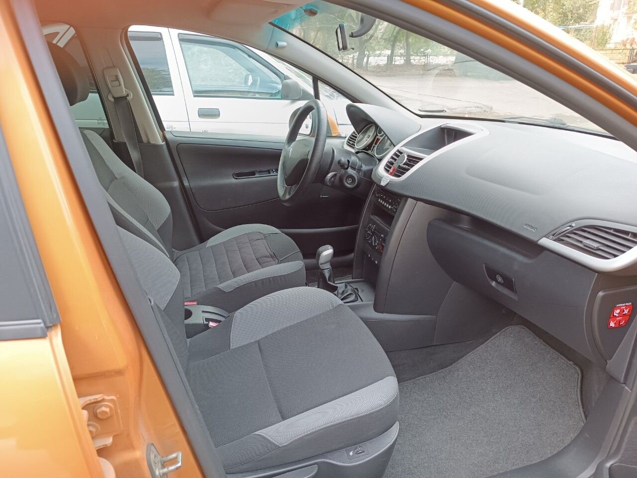 Peugeot 207: фото владельца