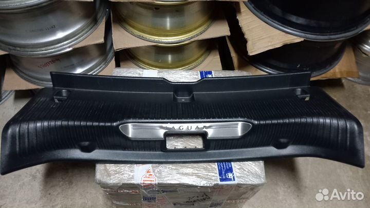 Jaguar XJ X351 2009-15г накладка в проем багажника