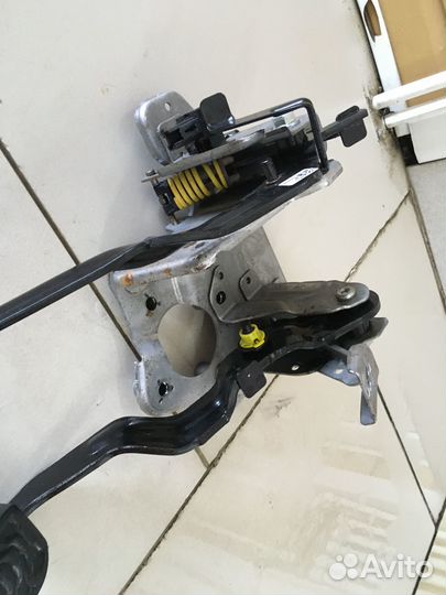 Педаль сцепления тормоза Ford Transit 8