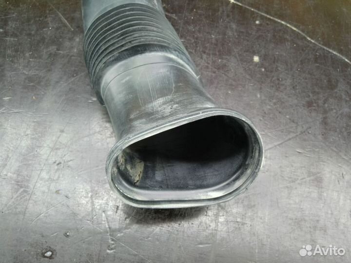 Патрубок воздушного фильтра 7L6129752A 3633