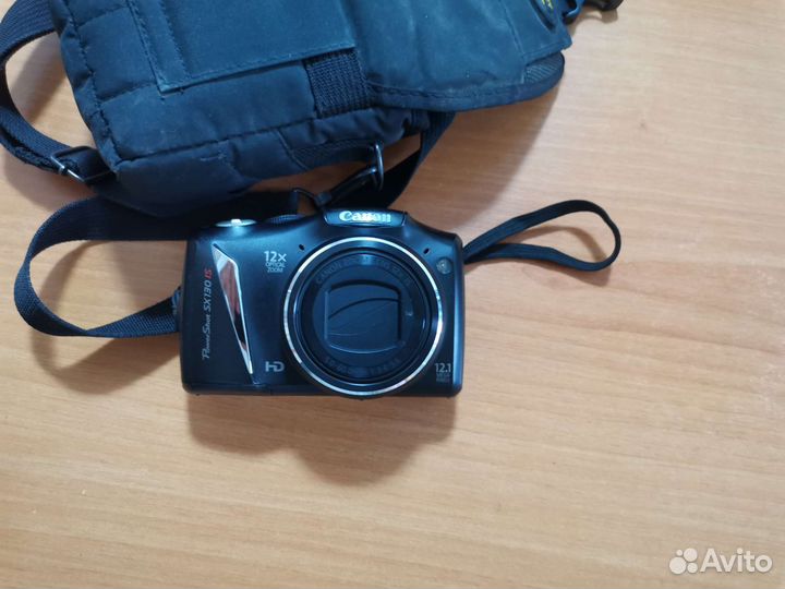 Компактный фотоаппарат canon