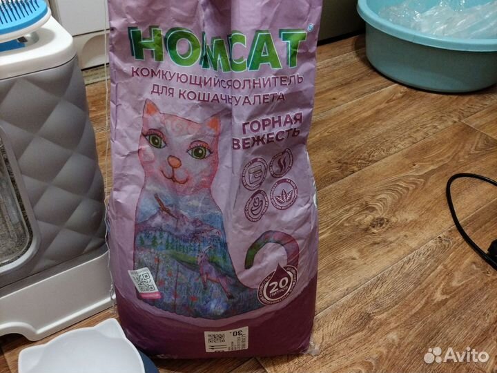 Туалет для животных, миски, наполнитель