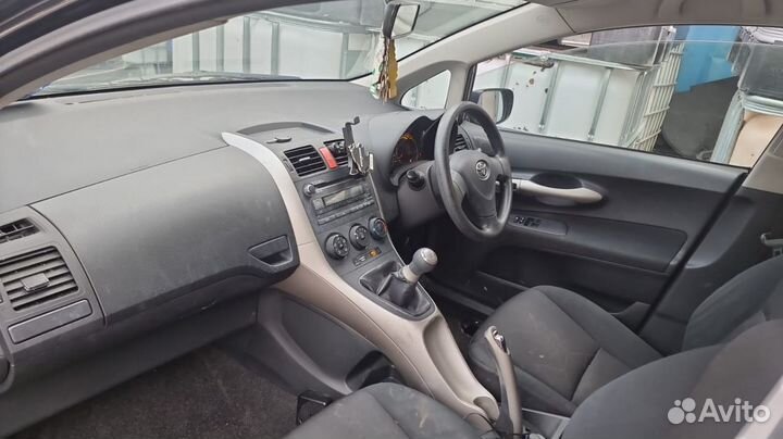 Бампер передний toyota auris E150