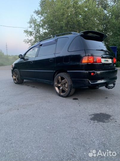 Toyota Ipsum 2.0 AT, 2000, 256 000 км