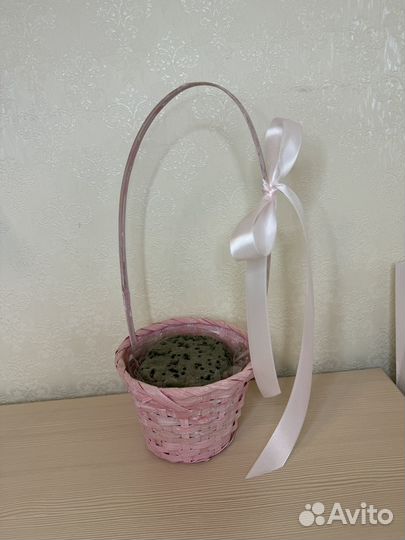 Коробки и корзинки для подарков и цветов