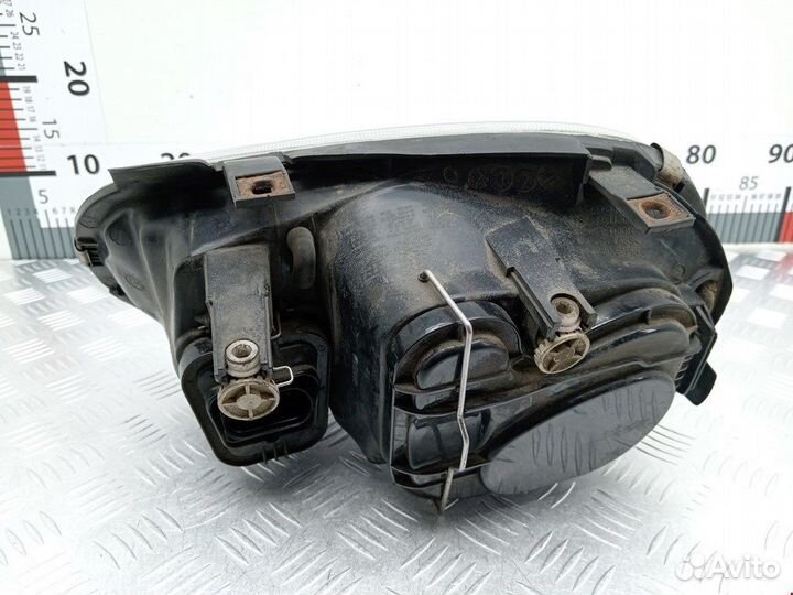 Фара передняя для Volkswagen Golf 4