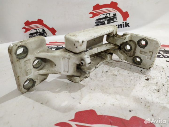 Петля двери багажника задняя левая Mercedes