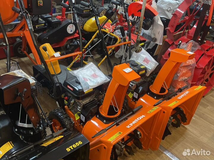 Снегоуборщик бензиновый самоходный