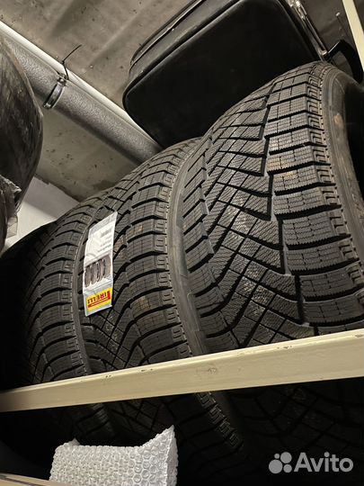 Pirelli Ice Zero FR 235/60 R18 107H