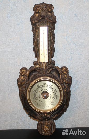 Старинный барометр в античном стиле