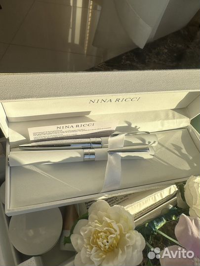 Бизнесс-сувенир. Ручка Nina Ricci