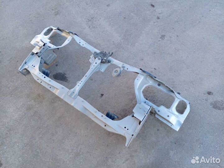 Телевизор (рамка радиатора) Nissan Sunny FB15