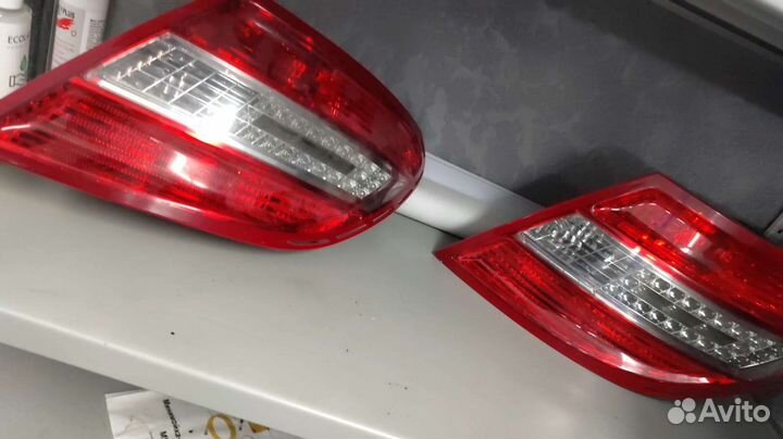 Фонарь задний правый mercedes w204