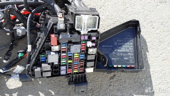 Блок предохранителей на левую сторону для автомобилей subaru forester SKE