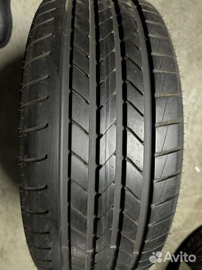 Goodyear EfficientGrip Performance 235/45 R19 95V